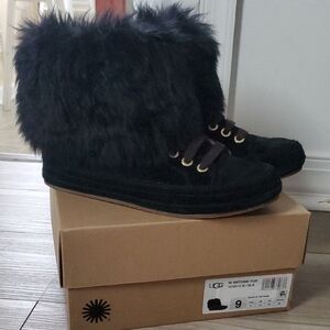 UGG Women's Black Fluffy Winter Boots
